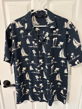 NWOT HEDGE Navy and White Sailboat Print Short Sleeve Button-Down Shirt